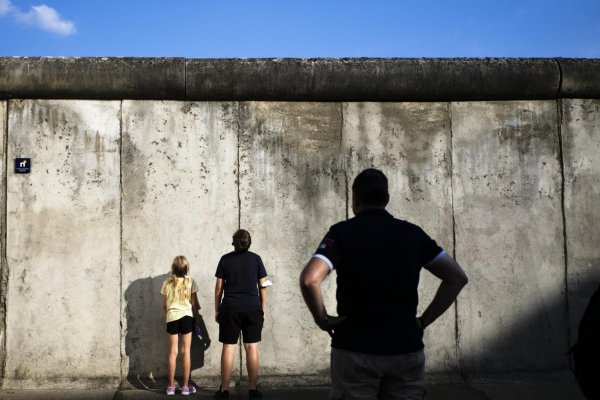 Po Berlínskom múre tieň