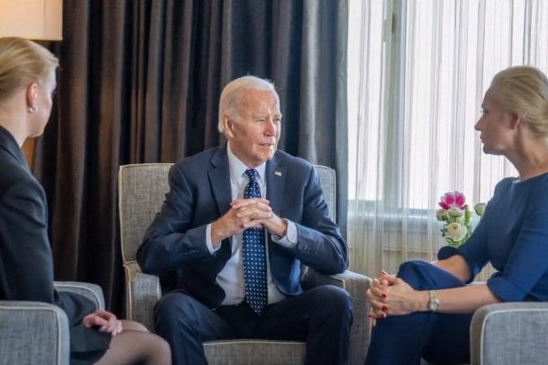 Biden sa v Kalifornii stretol s Navaľného manželkou a dcérou