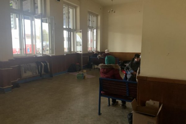 Utečenci v Kútoch sú v kritickej situácii. Porušuje Česko dobré mravy?