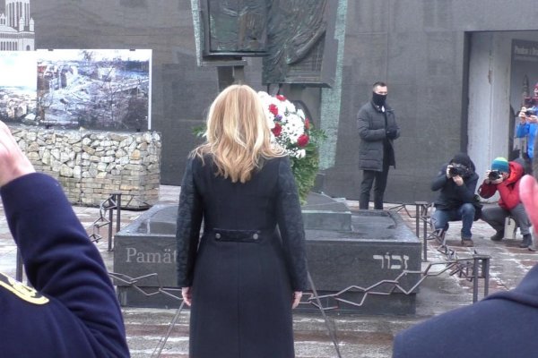 Prezidentka pri pamätníku obetiam holokaustu: Aj v parlamente sú popierači tejto tragédie