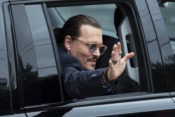 Johnny Depp vyhral súd, manželka mu musí zaplatiť 15 miliónov dolárov