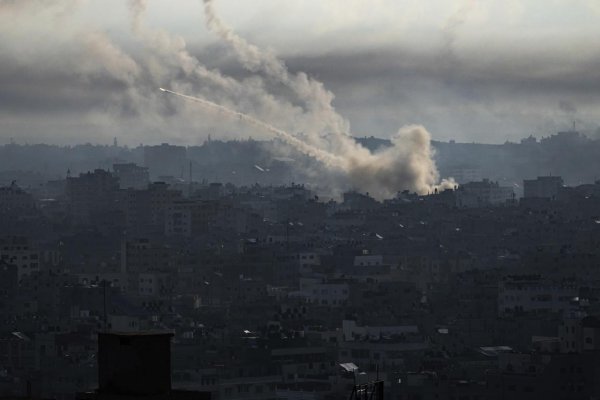 Izraelská armáda vyhlásila vojnový stav v reakcii na útoky z pásma Gazy