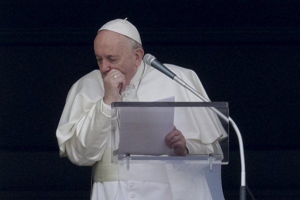 Pápež František nie je nakazený koronavírusom