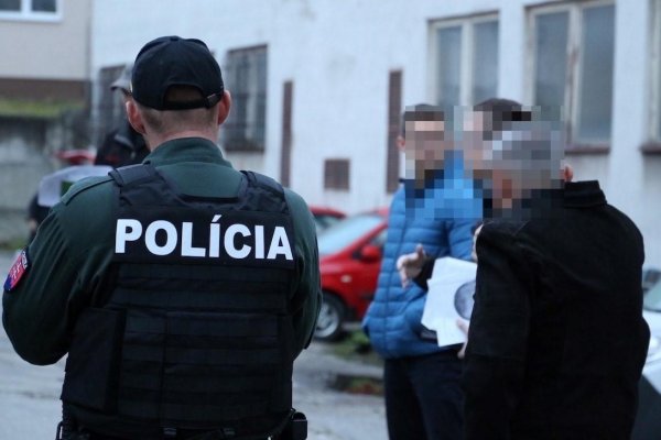 Finančná polícia vyšetruje podvod za 7 miliónov eur. Od rána zadržala 14 osôb