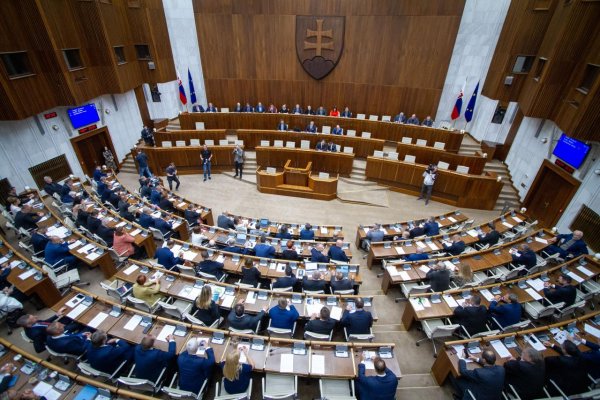 Parlament posunul do 2.čítania návrh týkajúci sa skrátenia volebného obdobia