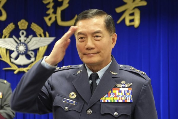 Pri nehode vrtuľníka zahynul šéf taiwanskej armády