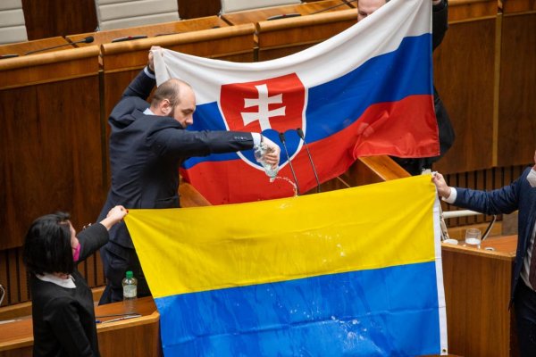 Ukrajinské veľvyslanectvo žiada ospravedlnenie za incident s ich vlajkou