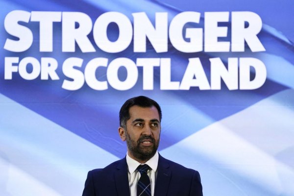 Novým lídrom Škótskej národnej strany sa stal Humza Yousaf