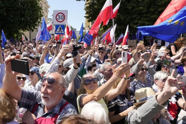 Státisíce ľudí v Poľsku protestujú proti vláde
