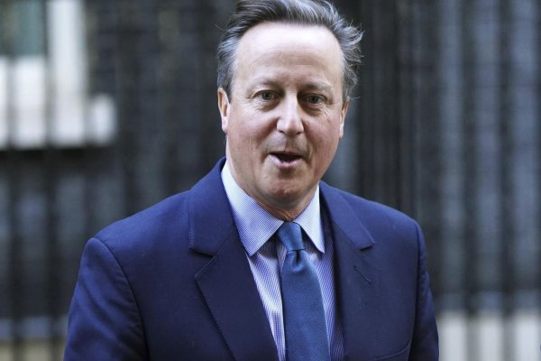 Novým britským ministrom zahraničných vecí bude expremiér Cameron
