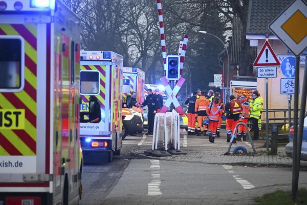V Nemecku muž pobodal pasažierov vo vlaku, dvaja zomreli