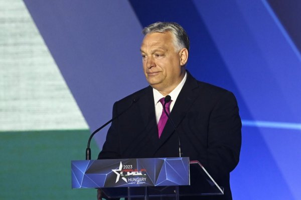 Orbán podmieňuje schválenie vstupu Švédska do NATO zlepšením vzťahov