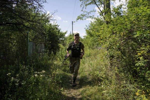 Ukrajinských zajatcov nútia bojovať za Rusko