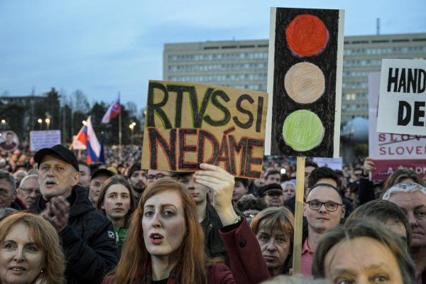 Ústrednou témou piatkového protestu v Bratislave bol návrh zákona o RTVS