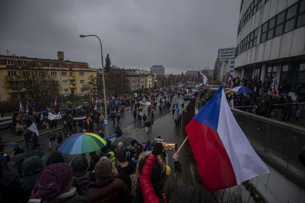 Viac ako polovica Čechov už nesúhlasí s vládnou pomocou Ukrajine