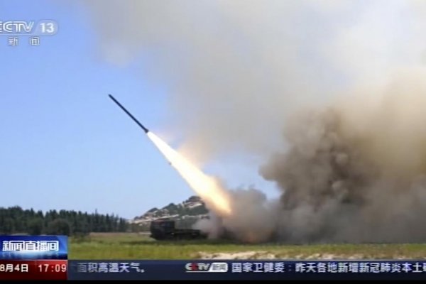 Čínske balistické rakety dopadli do výlučnej hospodárskej zóny Japonska