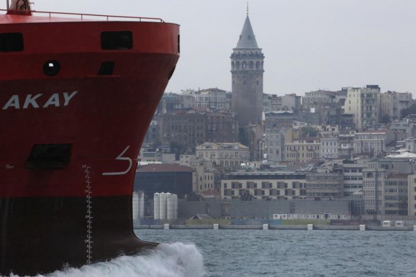 Bosporský prieliv v Istanbule je po havárii lode uzatvorený