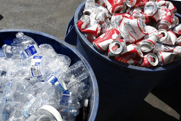 Pitie mikroplastov nepredstavuje riziko pre ľudské zdravie, uviedla Svetová zdravotnícka organizácia