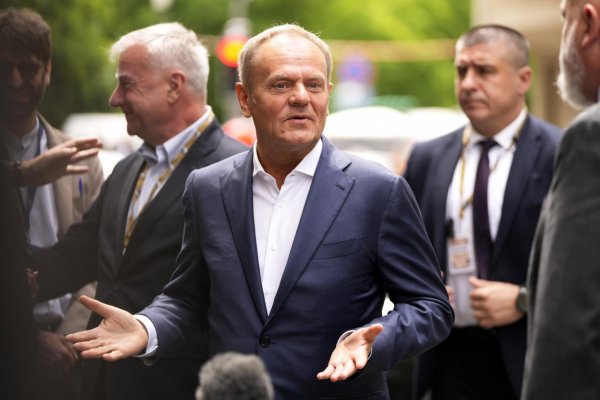 Tusk: Cíti sa niekto bezpečnejšie po rozhovore Orbána s Putinom?