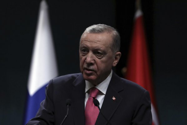 Prezident Erdoğan nalieha na Putina, aby okamžite zastavil vojnu na Ukrajine