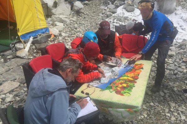 .týždeň na Evereste: Naši horolezci sú z najhoršieho vonku