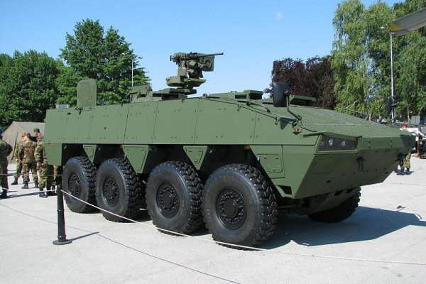 Vláda odobrila nákup bojových obrnených vozidiel 8x8