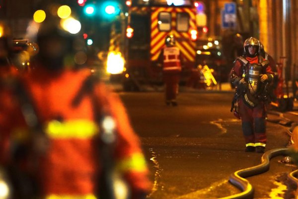 Požiar obytnej budovy v drahej časti Paríža si vyžiadal deväť obetí